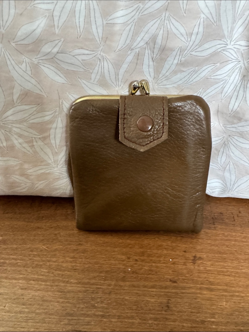 Classic Vintage Brown Leather Coin Purse with Snap Closure